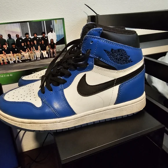 Air Jordan 1 Retro High - Picture 3 of 5